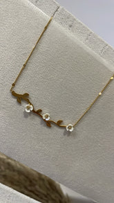 White flowers necklace